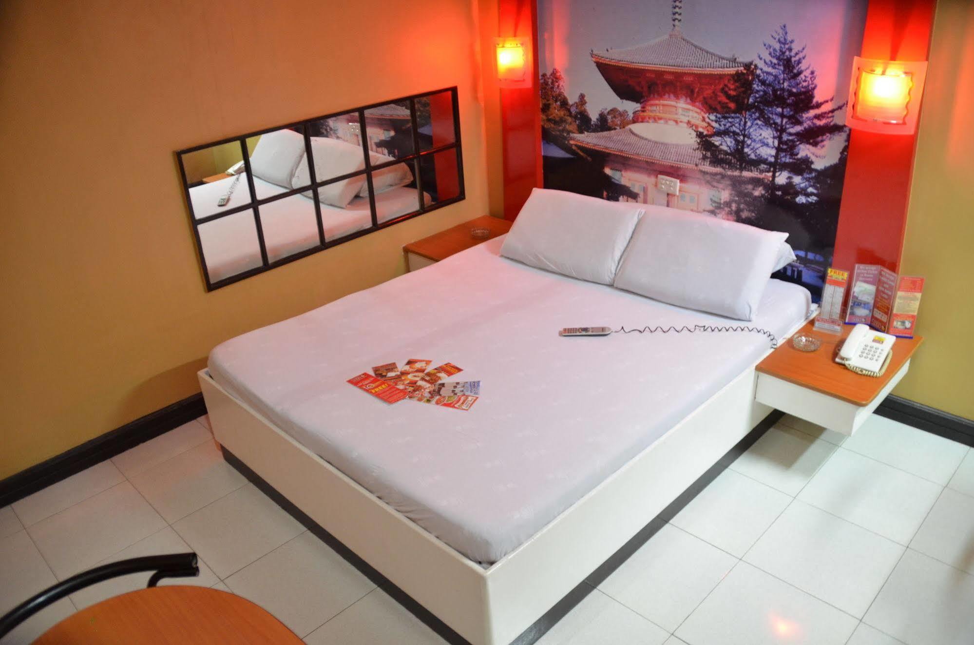 Hotel Sogo Edsa Caloocan Extérieur photo