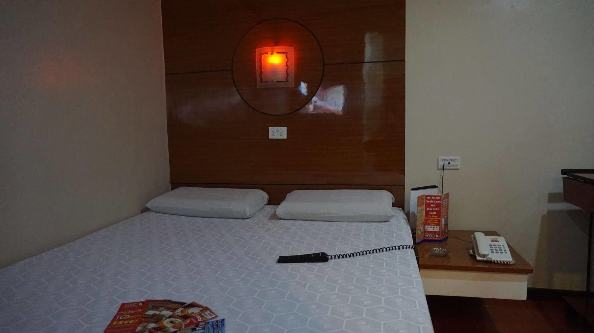 Hotel Sogo Edsa Caloocan Extérieur photo