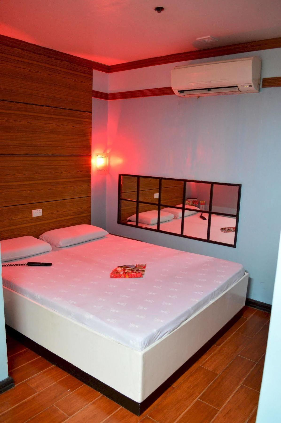 Hotel Sogo Edsa Caloocan Extérieur photo