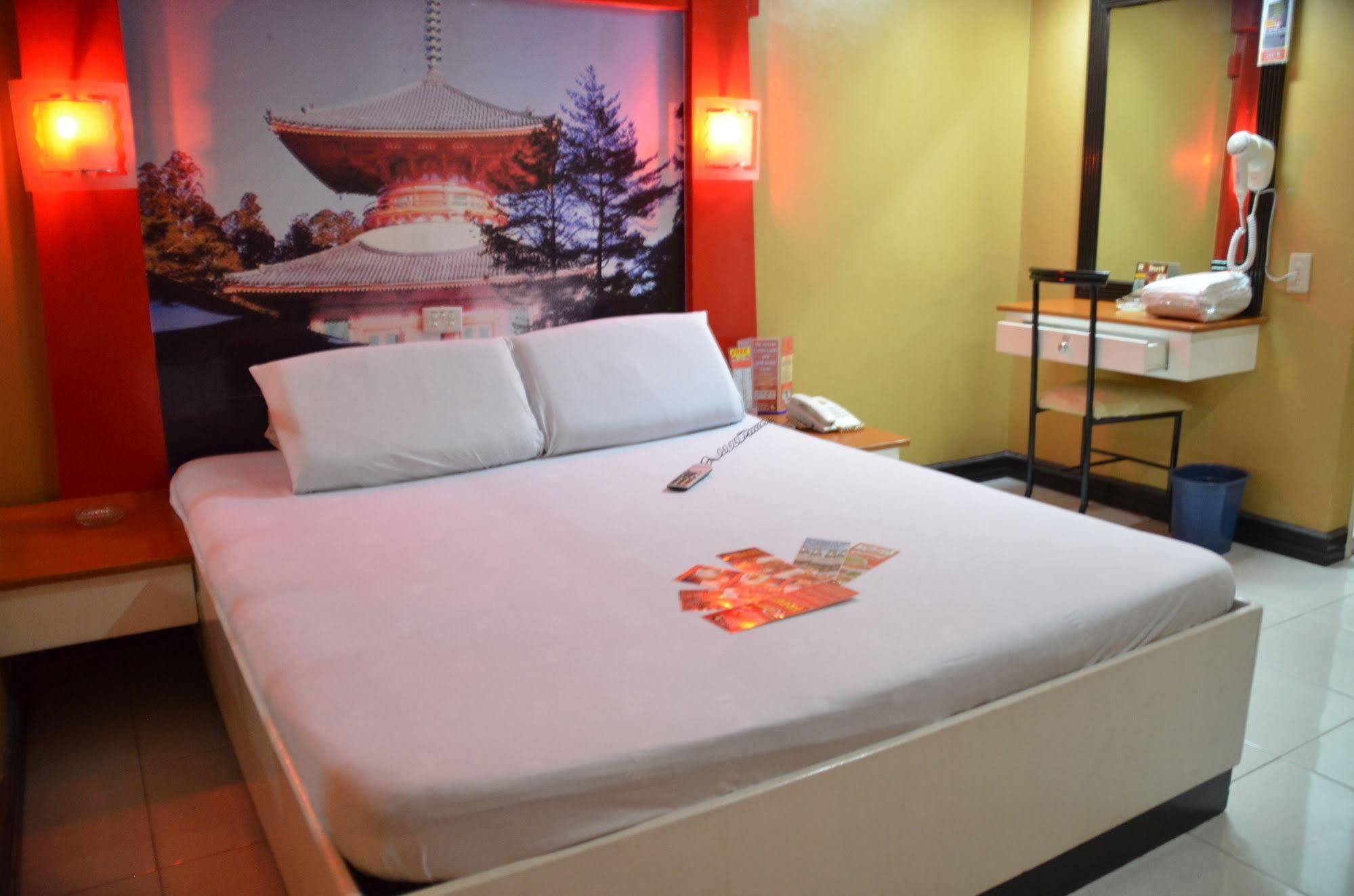 Hotel Sogo Edsa Caloocan Extérieur photo