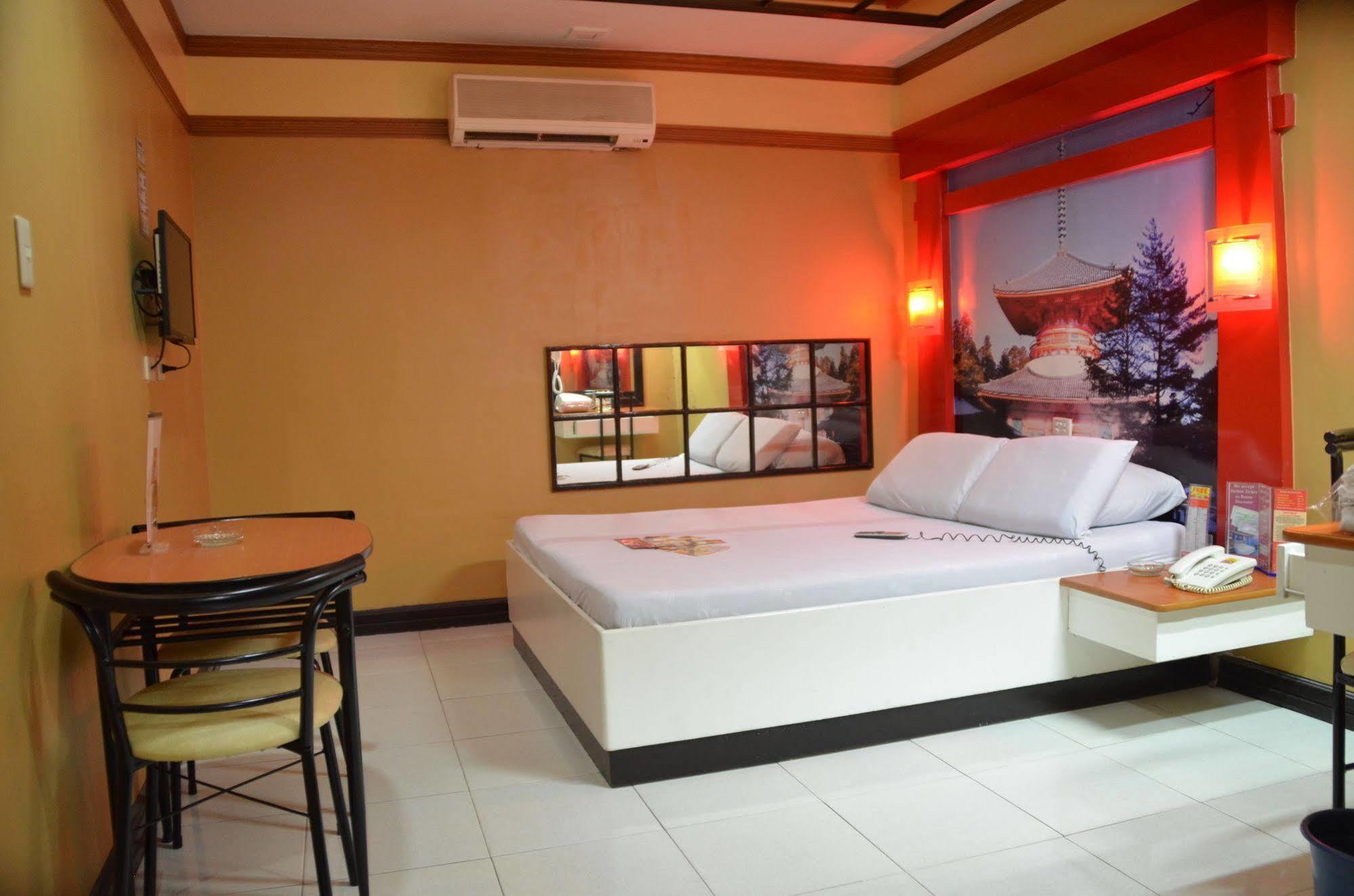 Hotel Sogo Edsa Caloocan Extérieur photo